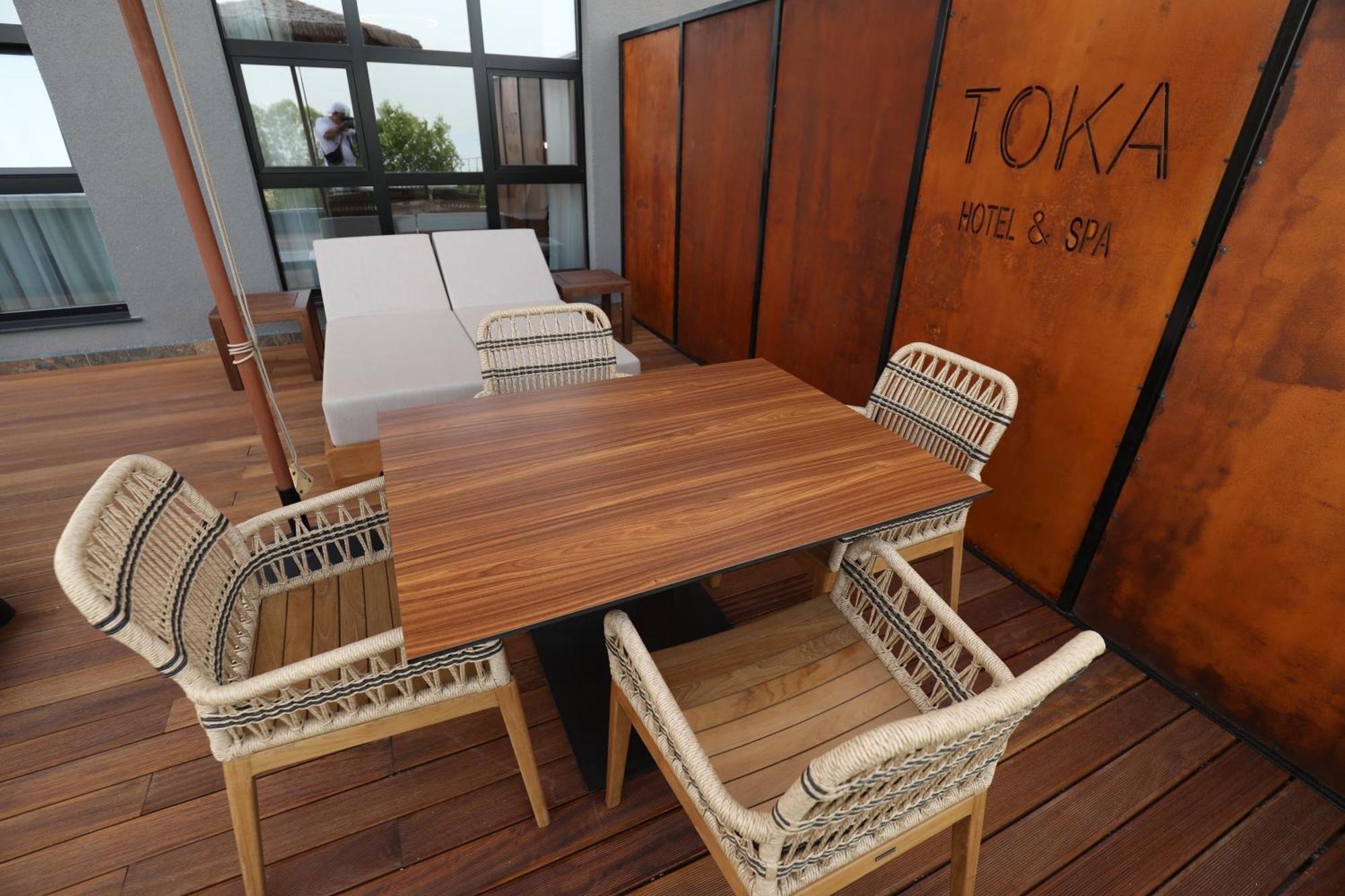 Toka Hotel Restaurant Udenisht Exterior foto